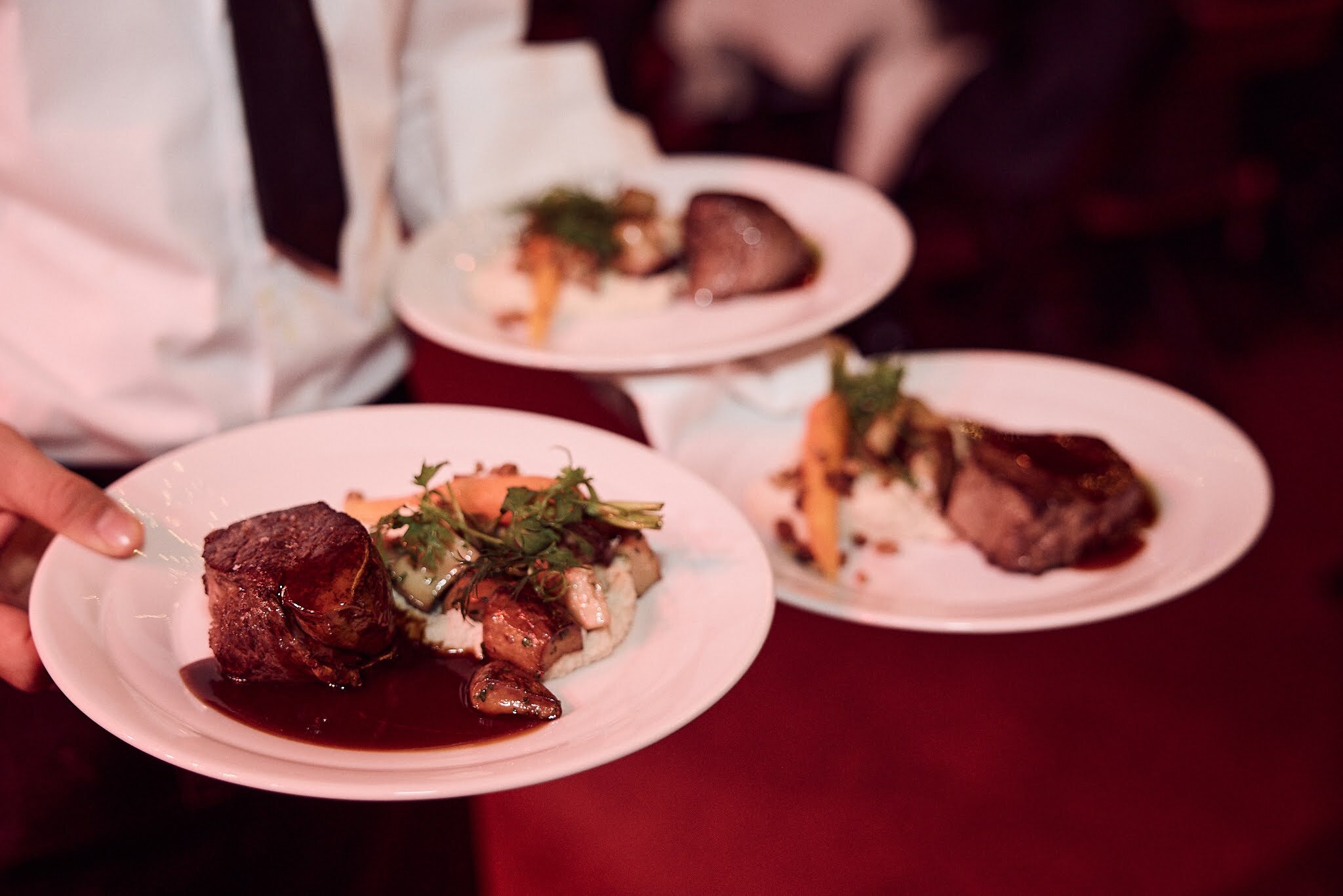 Anrichten des Gala-Dinners